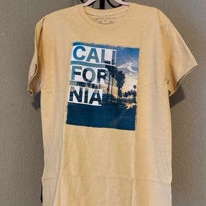 California T-Shirt 💛